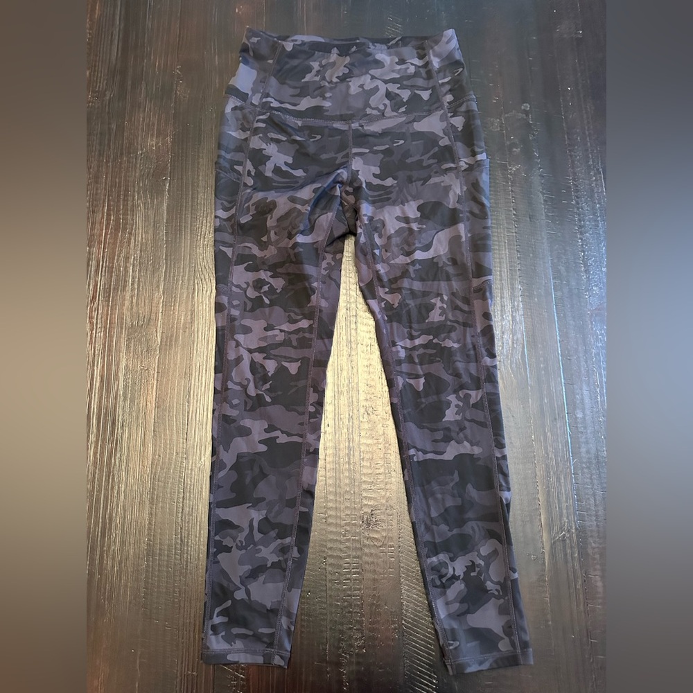 The Gym People Black and Gray Camo Leggings Size Medium